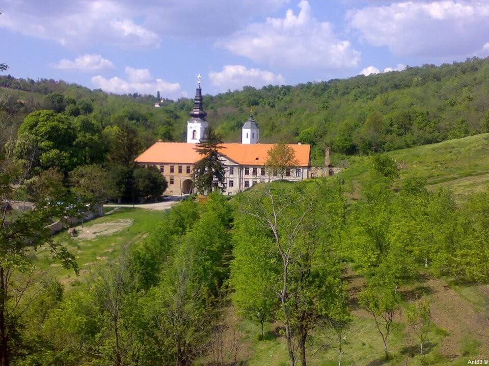 Monastère de Kuvezdin dans le parc national Fruska Gora