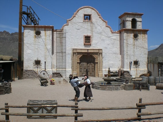 Old Tucson Studio scène de western devant une chapelle