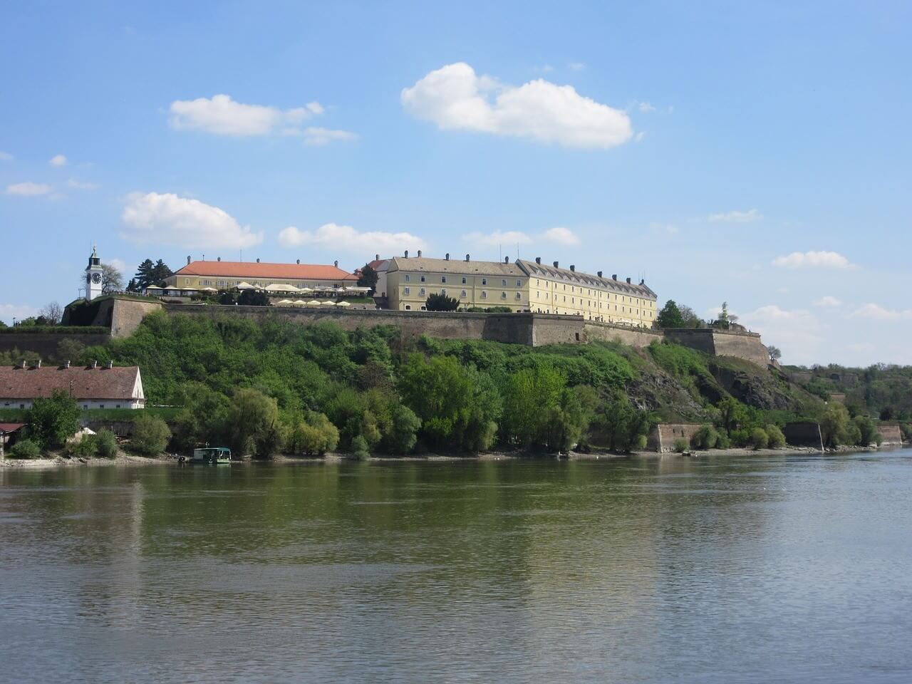 Petrovaradin forteresse de Novi Sad sur le Danube