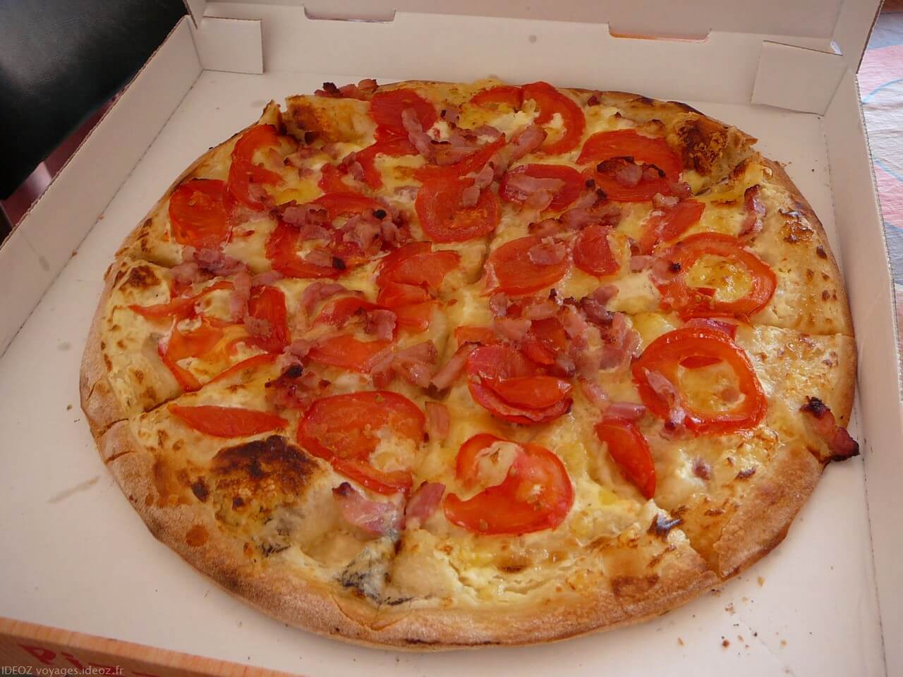 Pizza Cantalina au cantal et aux lardons