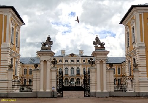 portail du chateau Rundales pils en Lituanie