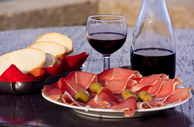 Prsut jambon sec spécialité de Dalmatie cuisine croate