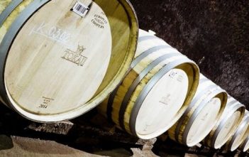 Tokaji aszu “pourriture noble” ; le Roi des vins hongrois Tokaji cave de Tokay en Hongrie