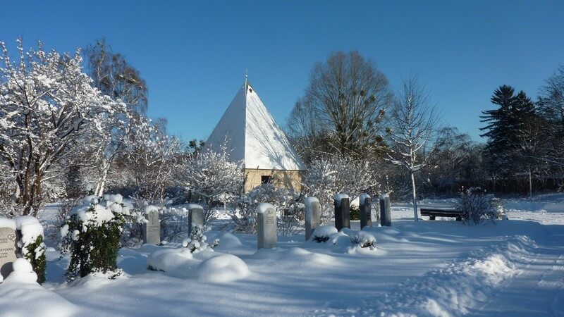 Tombes sous la neige Westfriedhof cimetiere de l'ouest à Munich
