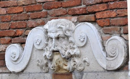Venise statue sur un mur