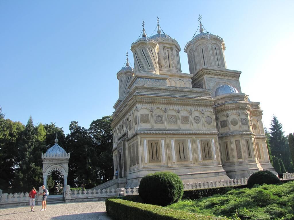Vue extérieure du monastère orthodoxe roumain de Curtea de Arges