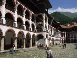arcades du monastère de rila