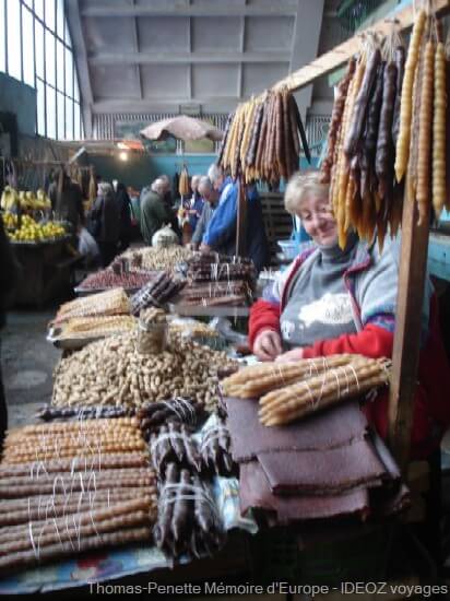bazar de Kutaisi vendeuse de fruits secs