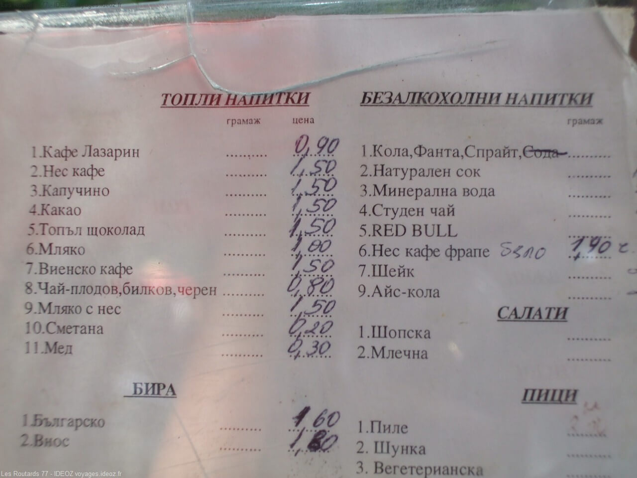 carte en cyrillique dans un café en Bulgarie