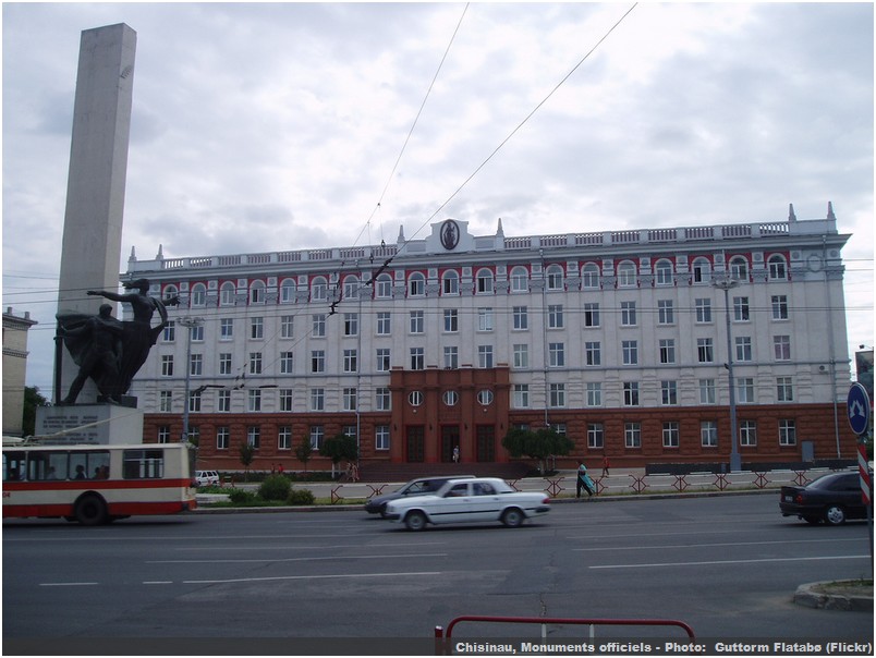 chisinau monuments officiels devant le memorial de la liberation