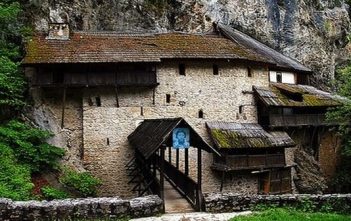 Crna Reka Manastir, le monastère de la rivière noire : Voyage en Serbie Orthodoxe crna reka manastir
