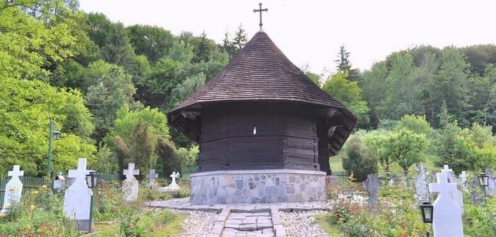 monastère Dintr-un Lemn en Roumanie