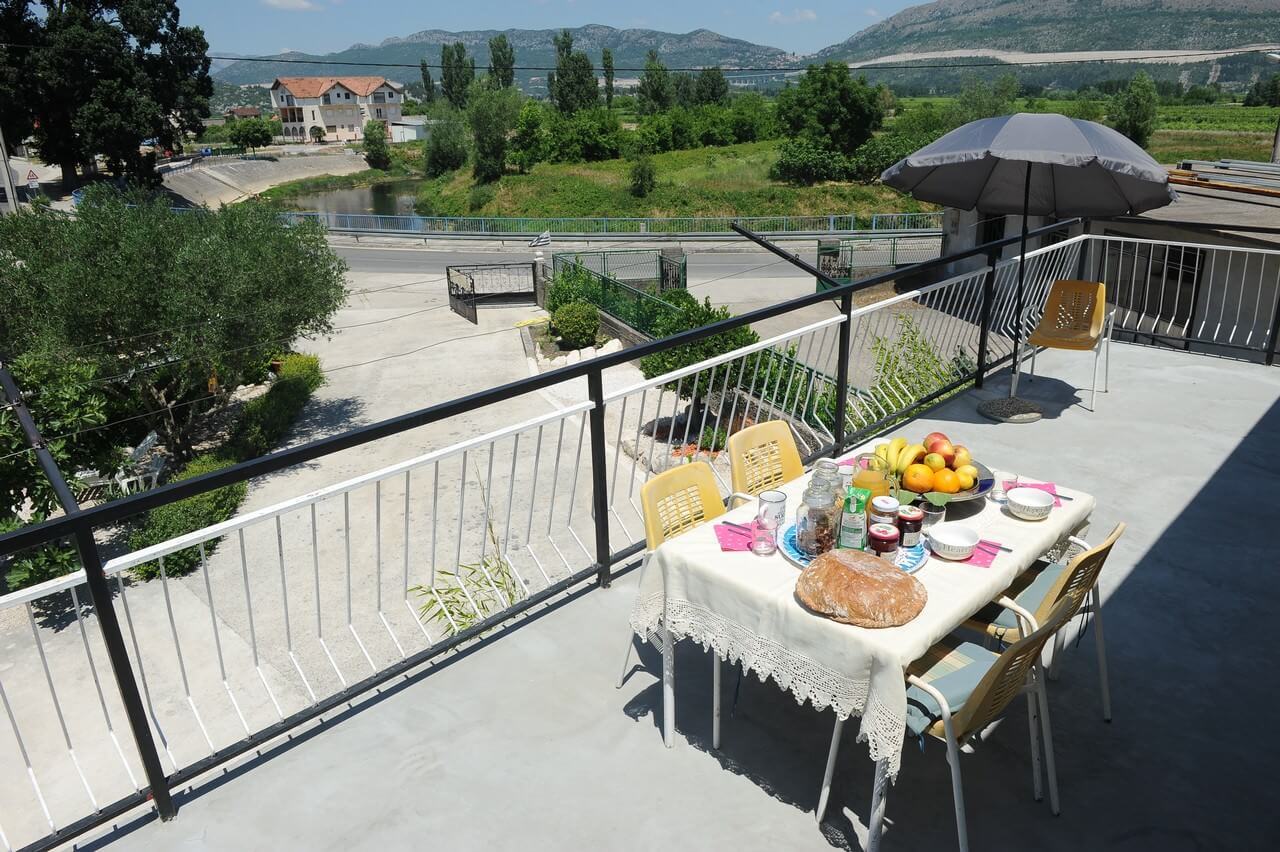 petit déjeuner croatie en dalmatie avec des produits frais à la villa Mélanie à Stasevica