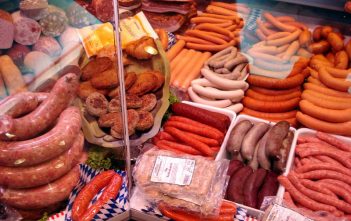 La saucisse (wurst) ; institution de la cuisine allemande et berlinoise… saucisses allemandes