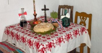 Vivre en Serbie : Journée et soirée de réveillon du Noel serbe orthodoxe table de réveillon de Noël en Serbie