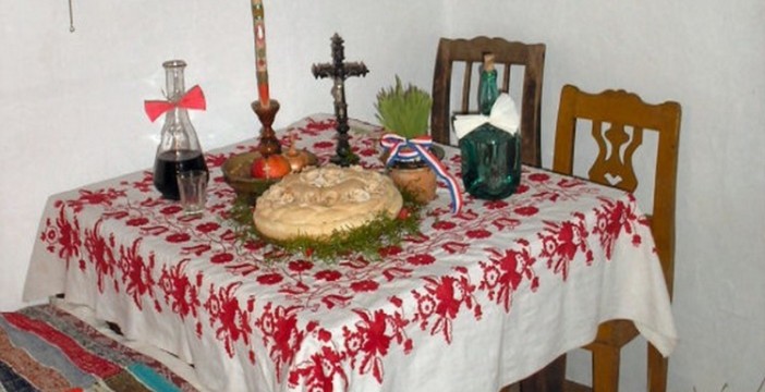 table de réveillon de Noël en Serbie
