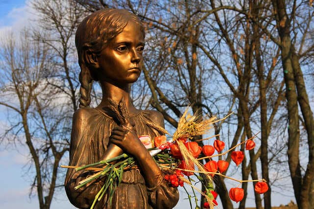 statue en hommage à l'holodomor en ukraine