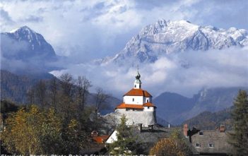 Guide Slovénie : informations pratiques – Ce qu’il faut savoir! slovenie eglise et montagne