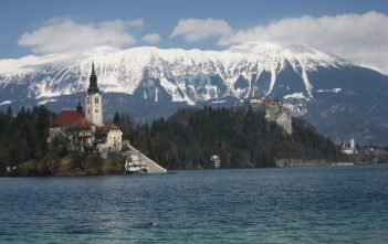 La Slovénie, charmante petite Suisse des Balkans Bled Eglise Saint Martin Alpes Juliennes en Slovénie
