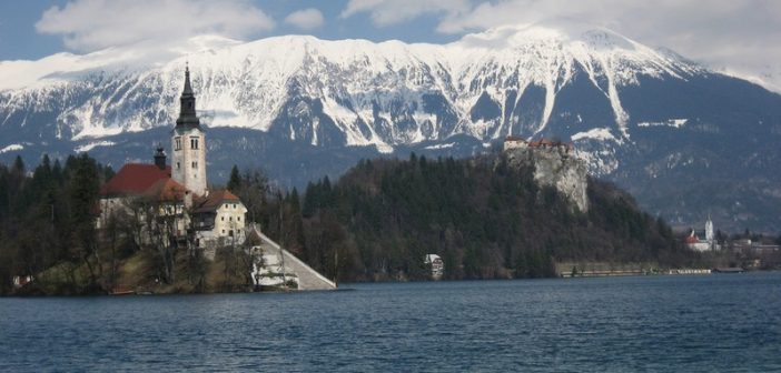 La Slovénie, charmante petite Suisse des Balkans Bled Eglise Saint Martin Alpes Juliennes en Slovénie