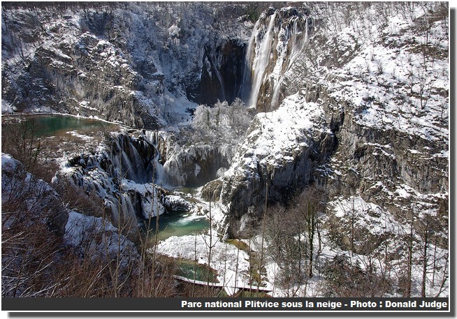Cascades Parc de Plitvice sous la neige