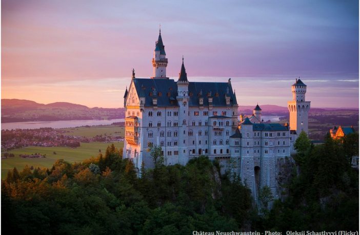 Que visiter près de Munich en Bavière pour les amoureux d’histoire? Chateau Neuschwanstein coucher de soleil en Baviere