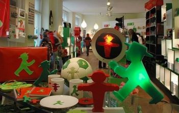 Ostalgie : Berlin surfe sur la nostalgie de la RDA : Ampelmann berlin ampelmann boutique