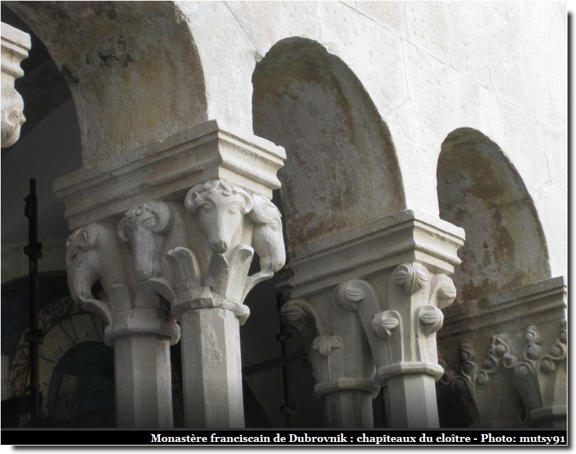 Dubrovnik chapiteaux cloitre monastere franciscain