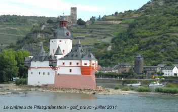 Allemagne romantique: le sentier du Rhin, de clochers en citadelles dans le Rheinhau château de Pfalzgrafenstein sentier du Rhin