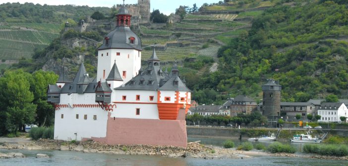 Allemagne romantique: le sentier du Rhin, de clochers en citadelles dans le Rheinhau château de Pfalzgrafenstein sentier du Rhin