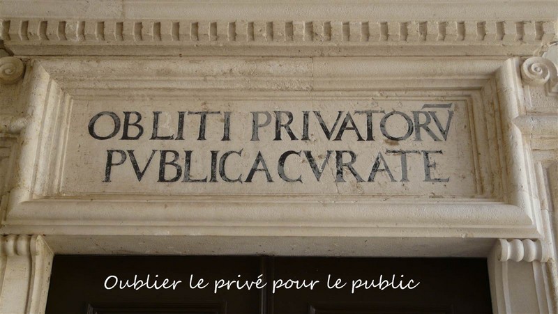 Dubrovnik Citation à l'Entrée du Palais des Recteurs