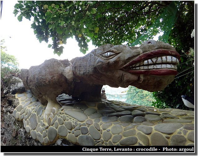 cinque terre levanto statue du crocodile