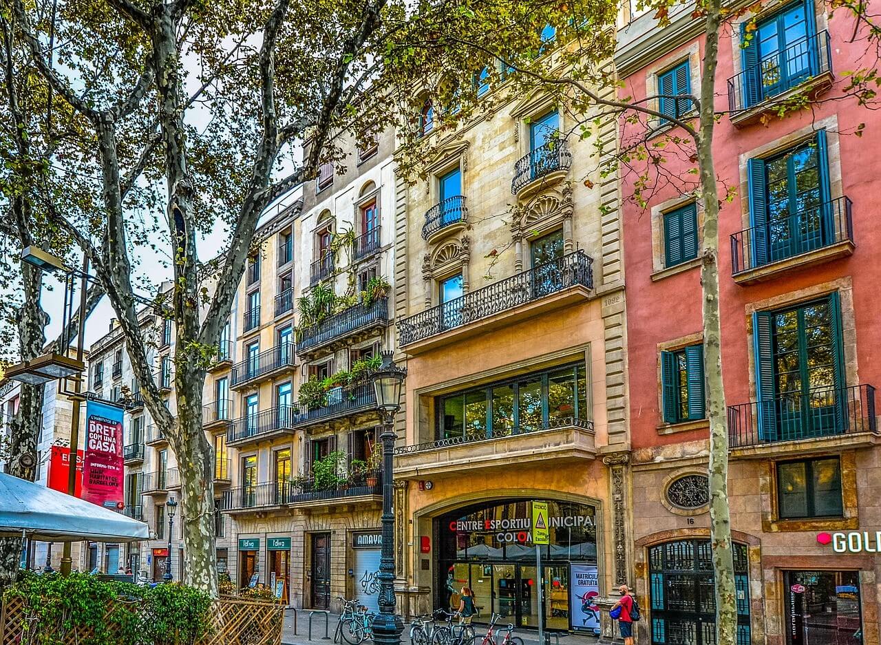 façade des ramblas barcelone (1)