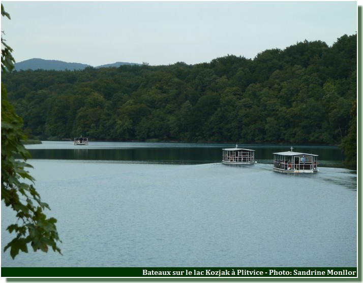 Bateaux sur le lac Kozjak Plitvice