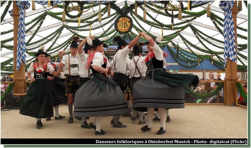 Danses à Oktoberfest, la fête de la Bière de Munich
