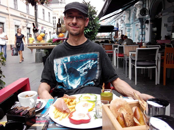 Belgrade petit dejeuner au café