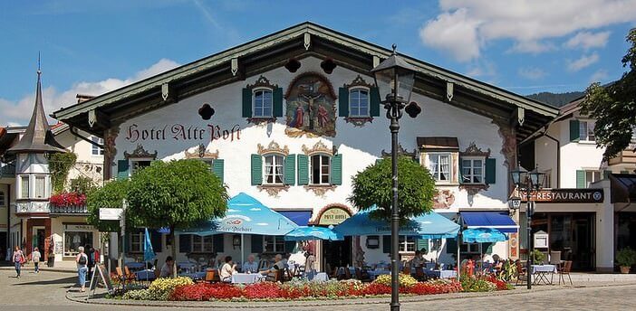 Oberammergau, un beau village typique aux façades peintes en Bavière Oberammergau Hôtel Alte Post