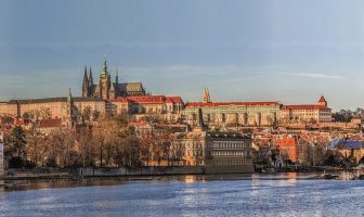 10 conseils pour préparer votre séjour à Prague : ce qu’il faut savoir, faire et voir à Prague ! Château et Cathédrale de Prague - Photo: Jan Fidler (Flickr)