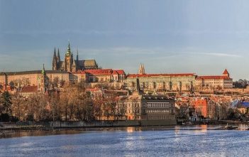 10 conseils pour préparer votre séjour à Prague : ce qu’il faut savoir, faire et voir à Prague ! Château et Cathédrale de Prague - Photo: Jan Fidler (Flickr)