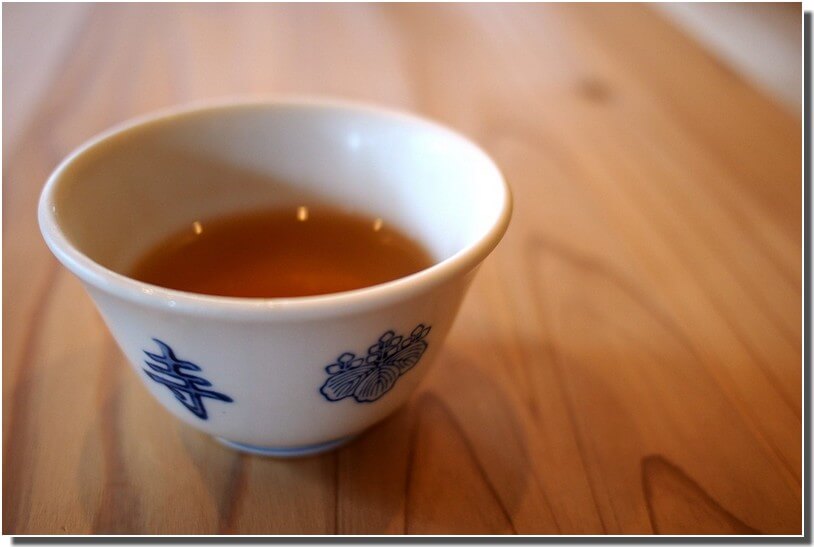 boire un thé japonais