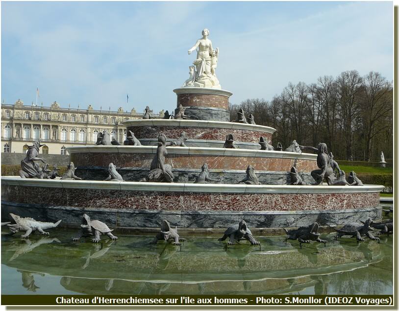 Fontaine du chateau Herrenchiemsee en Baviere