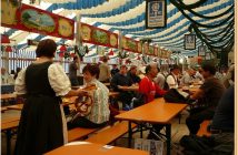 Fruhlingsfest de Munich Augustiner Brau serveuse lors de la fête de la bière