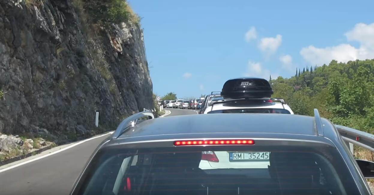Embouteillage entre frontière de Croatie et du Montenegro