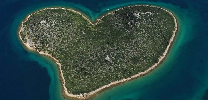 Curiosités en Croatie et sites insolites ; transformez votre visite en expérience! Galesnjak ile en forme de coeur en Croatie