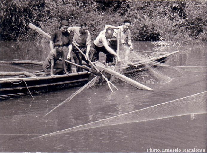 Lonjsko polje pêche traditionnelle au filet sur la sava (photo ancienne)