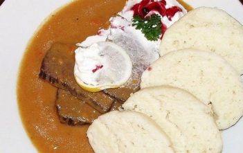 Que manger à Prague? La cuisine pragoise, synthèse de la cuisine tcheque svickova na smetane cuisine tchèque