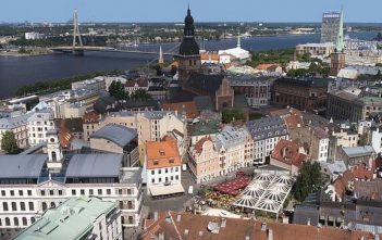 Visiter Riga en 3 jours, l’étrangeté d’une fille de la Baltique en Lettonie Riga panorama ville historique