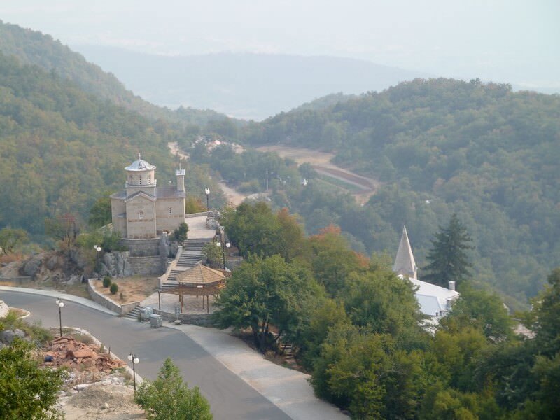Panorama de plaine de Bjelopavlici aux environs du monastère d'Ostrog au Montenegro