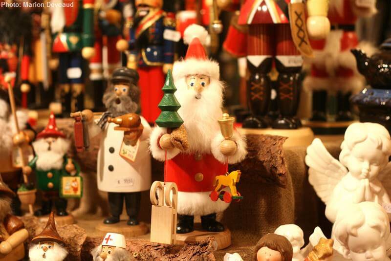Marché de Noel-à Munich figurine de père noel en bois