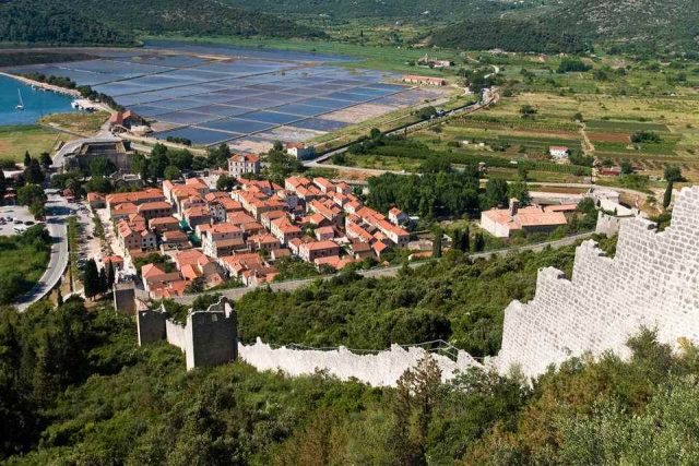 Ston citadelle et étangs